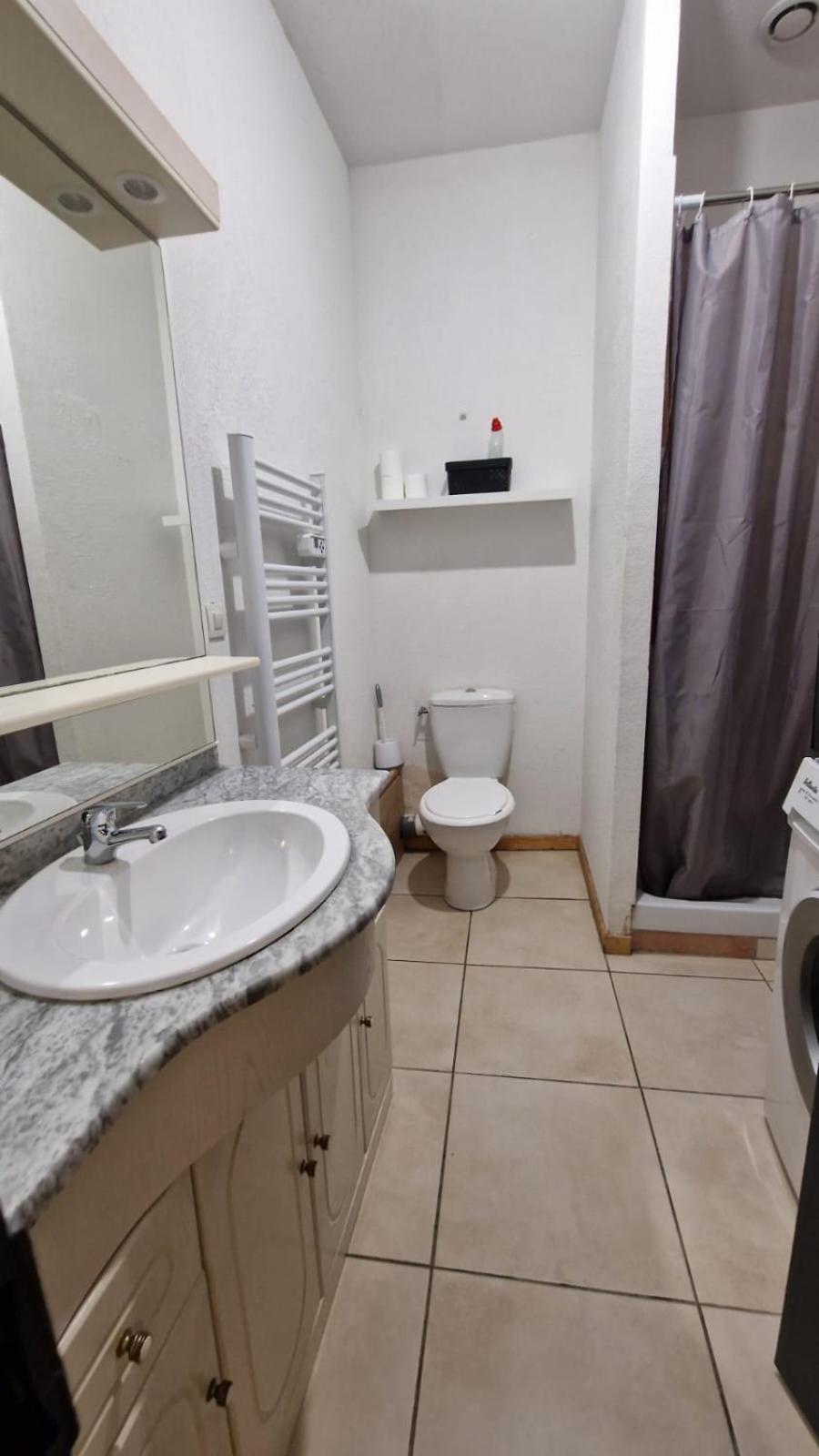 Appartement T2 Avec Balcon Proche Centre-Ville Narbonne Luaran gambar